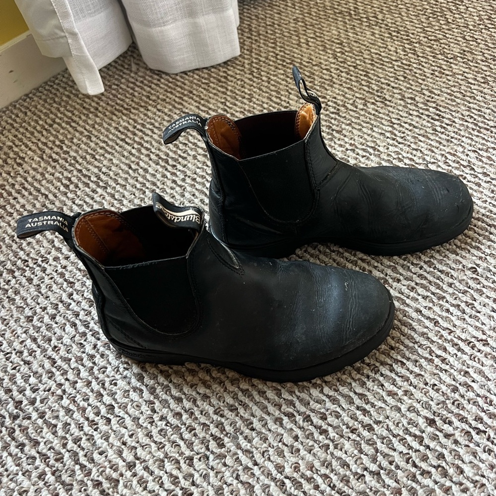 Black Blundstones size women 10
